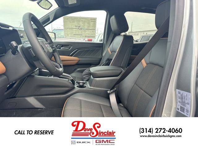 GMC Canyon Vehicle Full-screen Gallery Image 11