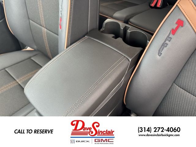 GMC Canyon Vehicle Full-screen Gallery Image 21