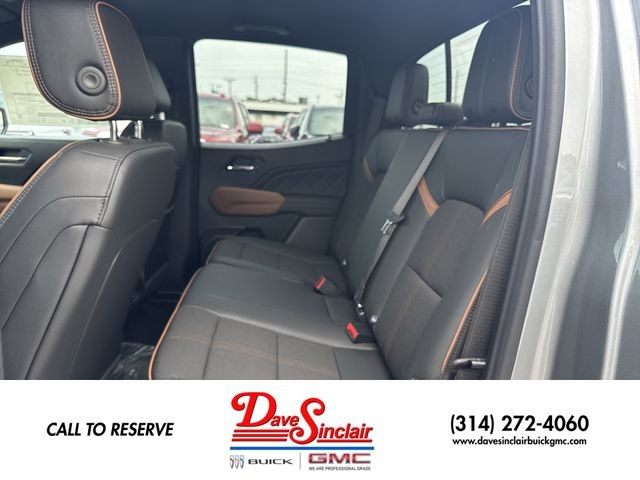 GMC Canyon Vehicle Full-screen Gallery Image 22