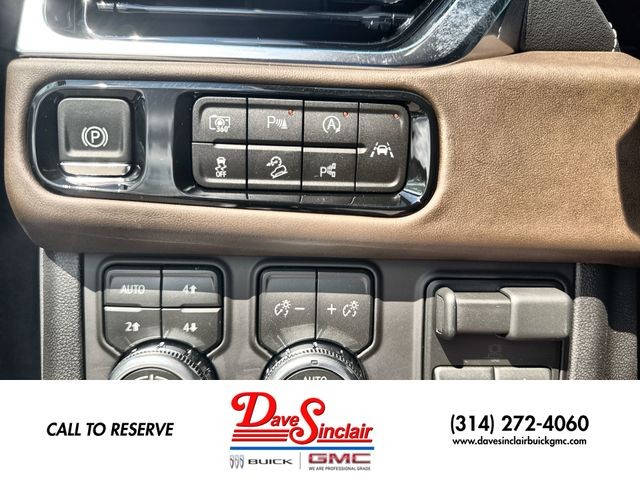 GMC Yukon XL Vehicle Full-screen Gallery Image 18