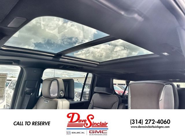 GMC Yukon XL Vehicle Full-screen Gallery Image 19