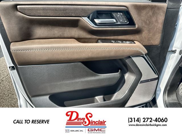 GMC Yukon XL Vehicle Full-screen Gallery Image 23