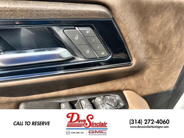 GMC Yukon XL Vehicle Full-screen Gallery Image 24