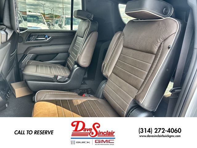 GMC Yukon XL Vehicle Full-screen Gallery Image 26