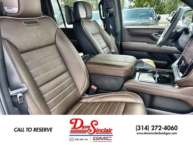 GMC Yukon XL Vehicle Full-screen Gallery Image 29