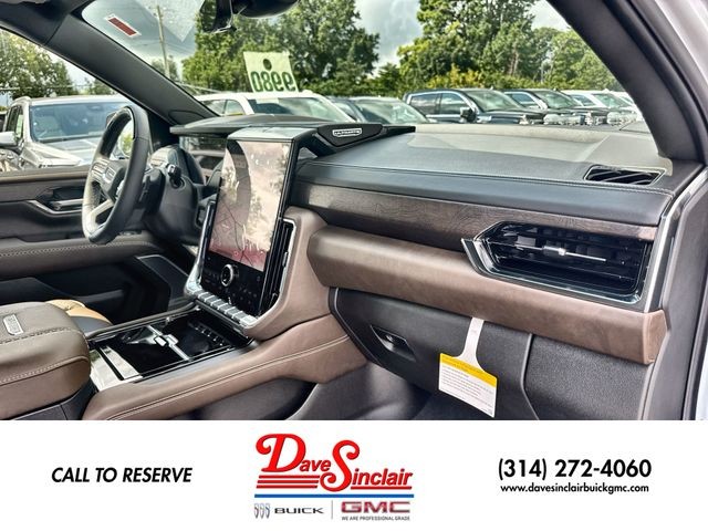 GMC Yukon XL Vehicle Full-screen Gallery Image 30