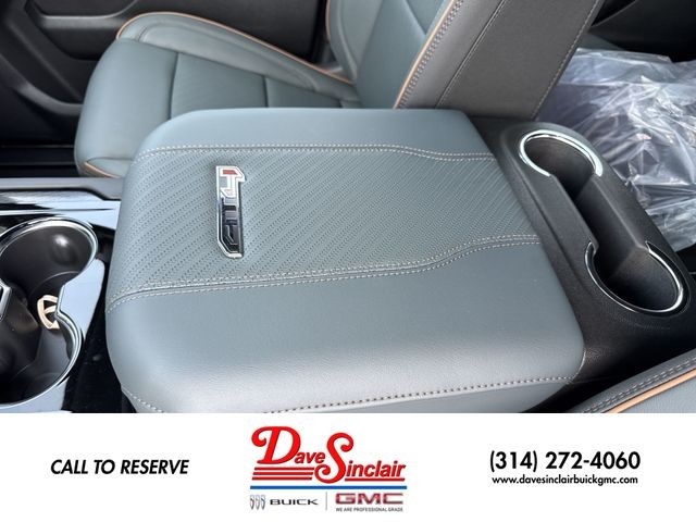 GMC Yukon XL Vehicle Full-screen Gallery Image 21
