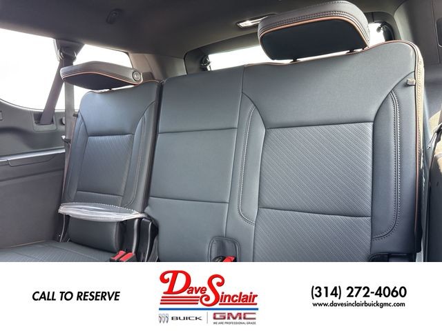 GMC Yukon XL Vehicle Full-screen Gallery Image 24