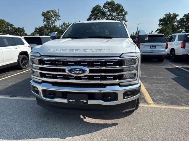 Ford Super Duty F-250 SRW Vehicle Full-screen Gallery Image 02
