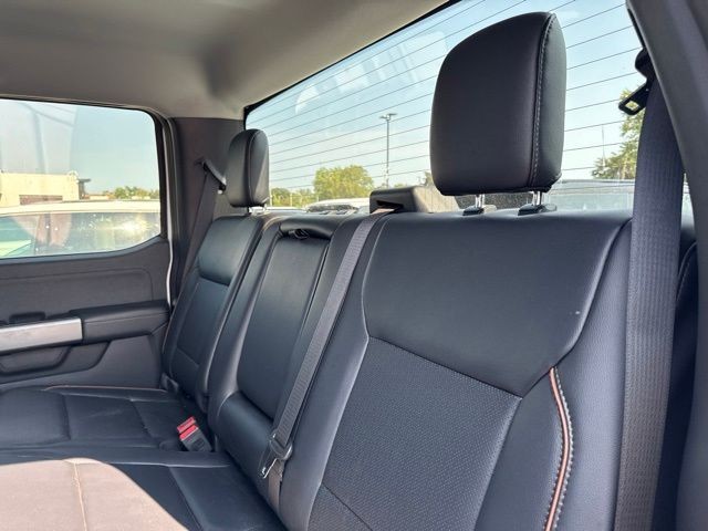 Ford Super Duty F-250 SRW Vehicle Full-screen Gallery Image 05