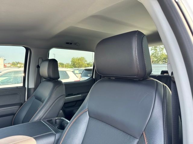 Ford Super Duty F-250 SRW Vehicle Full-screen Gallery Image 10