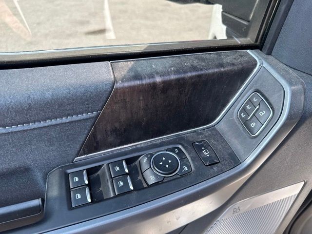 Ford Super Duty F-250 SRW Vehicle Full-screen Gallery Image 13