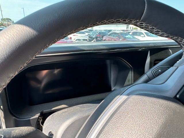 Ford Super Duty F-250 SRW Vehicle Full-screen Gallery Image 14