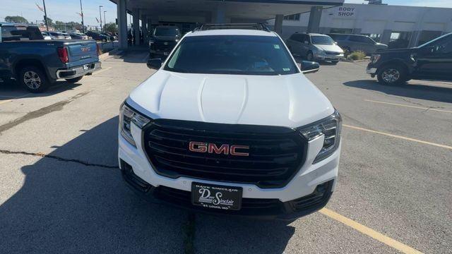 GMC Terrain Vehicle Full-screen Gallery Image 03