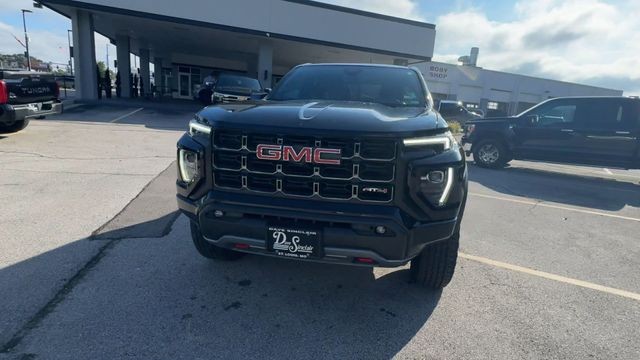 GMC Canyon Vehicle Full-screen Gallery Image 03