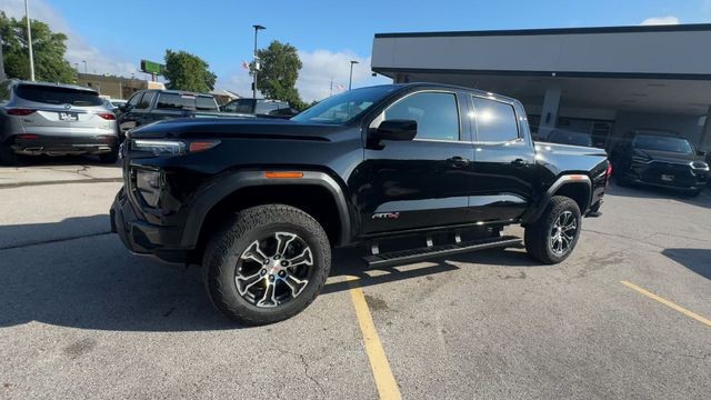 GMC Canyon Vehicle Full-screen Gallery Image 05