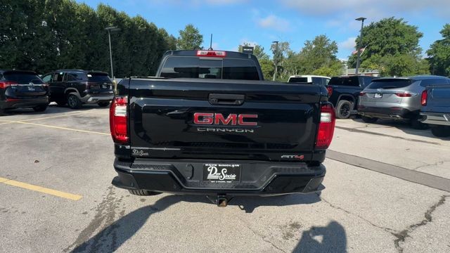 GMC Canyon Vehicle Full-screen Gallery Image 09