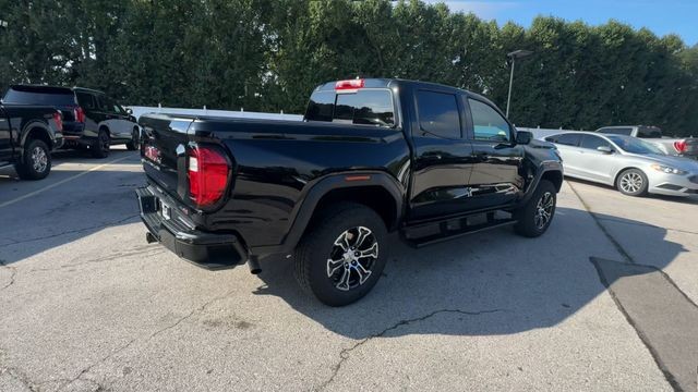 GMC Canyon Vehicle Full-screen Gallery Image 10