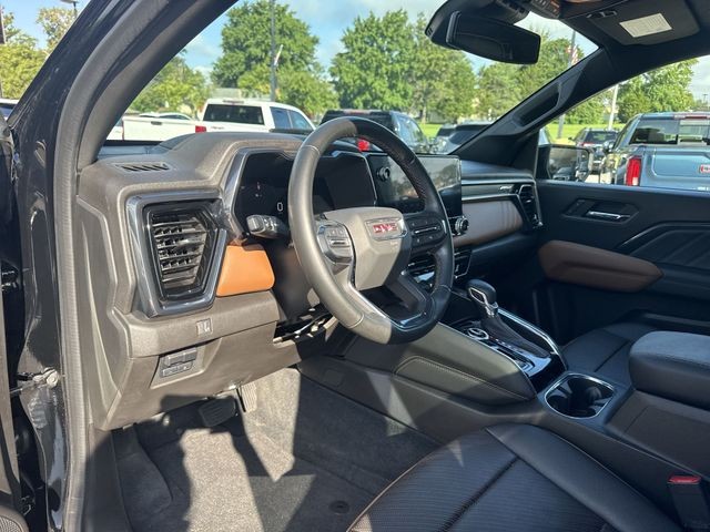 GMC Canyon Vehicle Full-screen Gallery Image 13