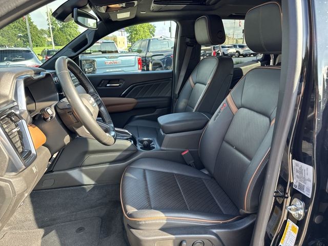 GMC Canyon Vehicle Full-screen Gallery Image 24