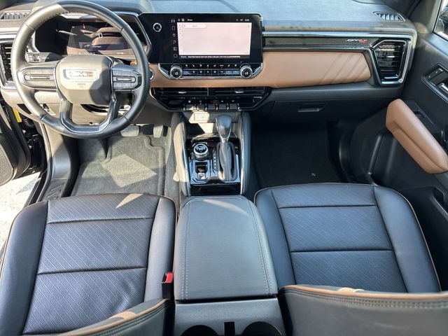 GMC Canyon Vehicle Full-screen Gallery Image 25
