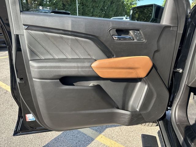 GMC Canyon Vehicle Full-screen Gallery Image 27