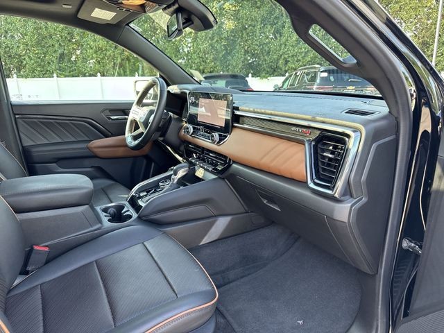 GMC Canyon Vehicle Full-screen Gallery Image 33