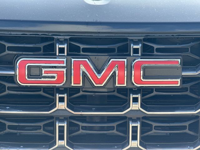 GMC Canyon Vehicle Full-screen Gallery Image 35