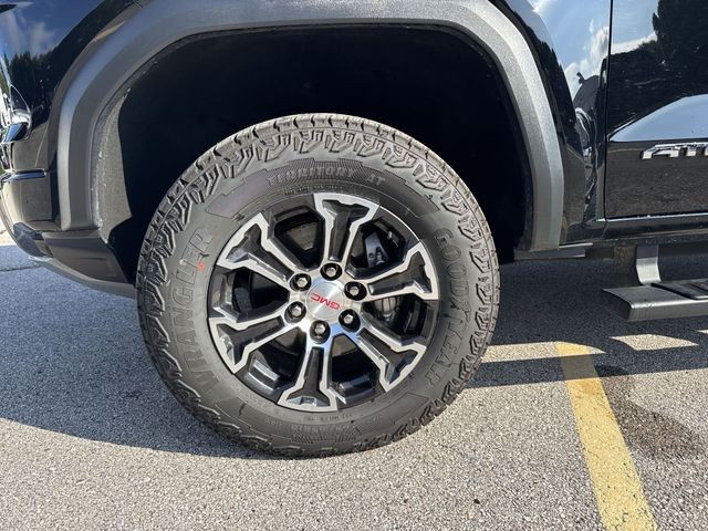 GMC Canyon Vehicle Full-screen Gallery Image 37