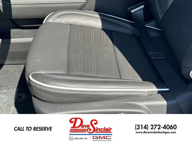 GMC Sierra 1500 Vehicle Full-screen Gallery Image 12
