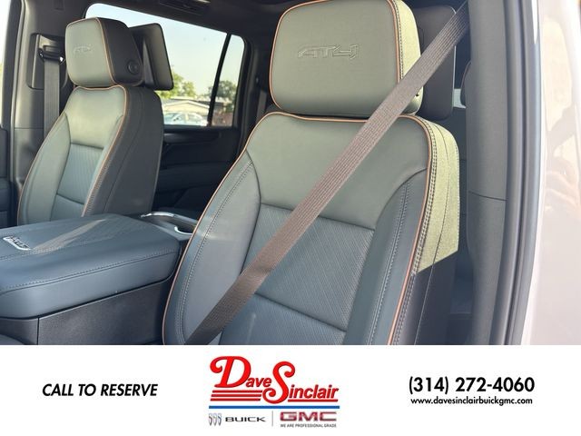 GMC Yukon XL Vehicle Full-screen Gallery Image 11