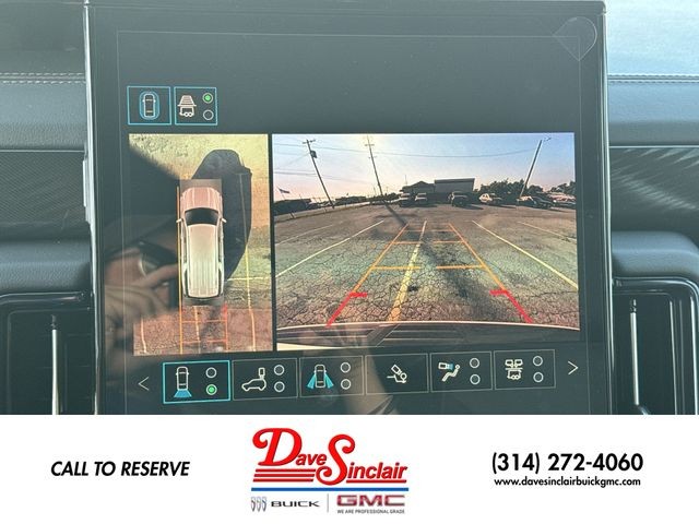 GMC Yukon XL Vehicle Full-screen Gallery Image 17