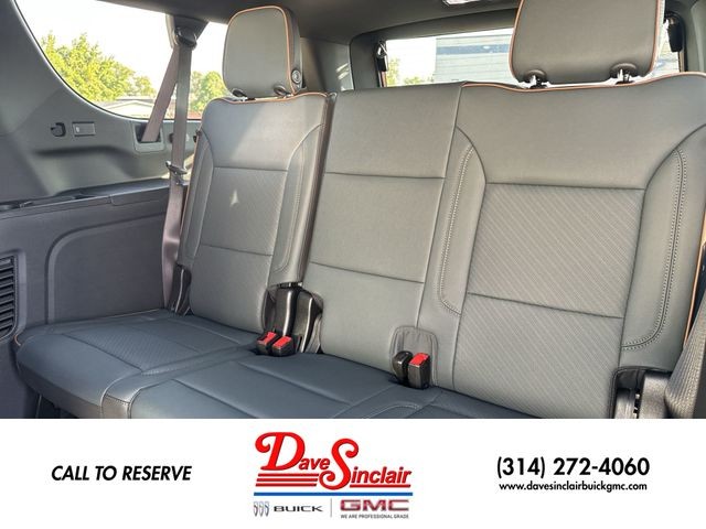 GMC Yukon XL Vehicle Full-screen Gallery Image 24