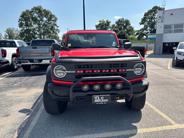 Ford Bronco Vehicle Full-screen Gallery Image 03