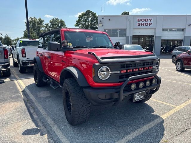 Ford Bronco Vehicle Full-screen Gallery Image 05
