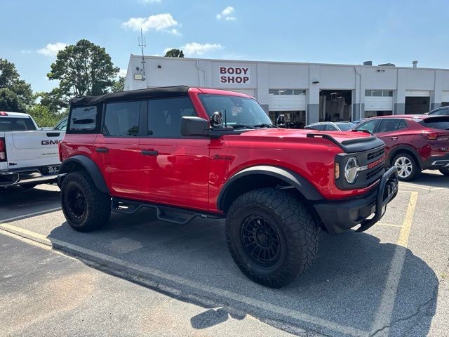 Ford Bronco Vehicle Full-screen Gallery Image 06