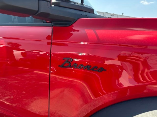 Ford Bronco Vehicle Full-screen Gallery Image 09