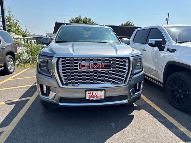 GMC Yukon Vehicle Full-screen Gallery Image 05