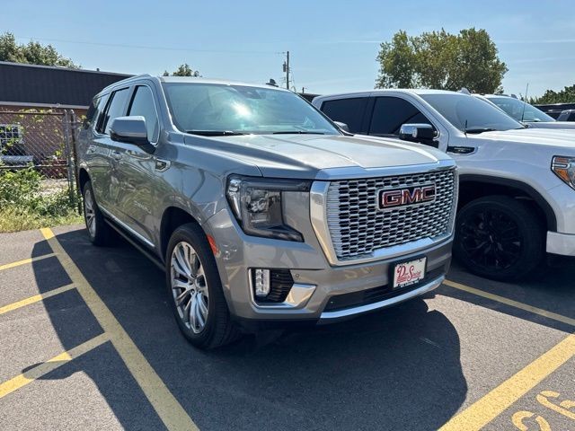 GMC Yukon Vehicle Full-screen Gallery Image 07