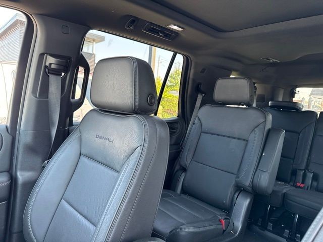 GMC Yukon Vehicle Full-screen Gallery Image 19
