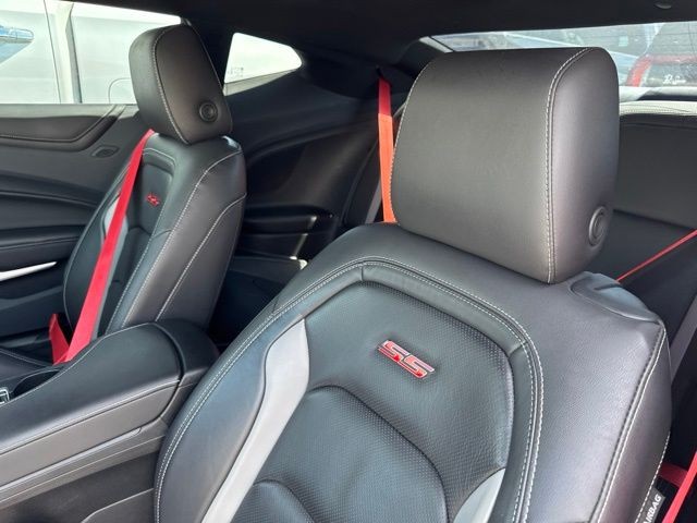 Chevrolet Camaro Vehicle Full-screen Gallery Image 11