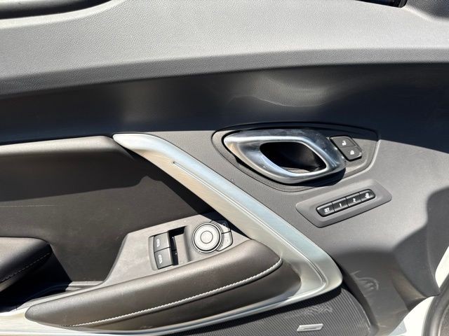 Chevrolet Camaro Vehicle Full-screen Gallery Image 14