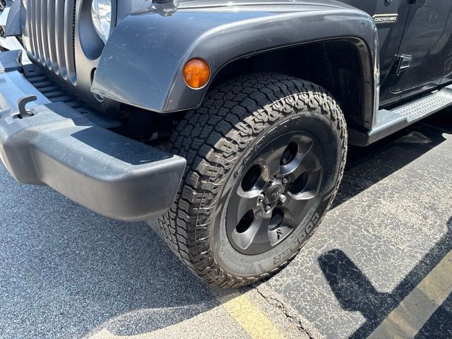 Jeep Wrangler Unlimited Vehicle Full-screen Gallery Image 05