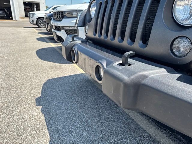 Jeep Wrangler Unlimited Vehicle Full-screen Gallery Image 06
