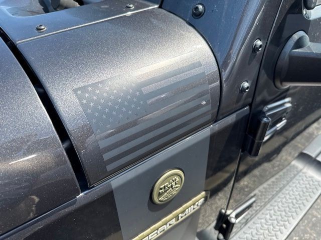 Jeep Wrangler Unlimited Vehicle Full-screen Gallery Image 07