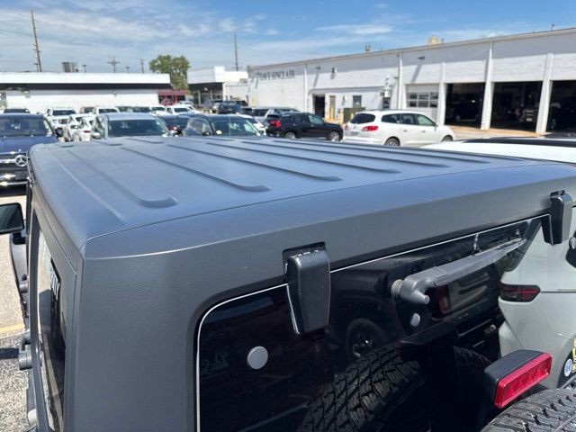 Jeep Wrangler Unlimited Vehicle Full-screen Gallery Image 10
