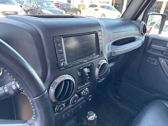 Jeep Wrangler Unlimited Vehicle Full-screen Gallery Image 13