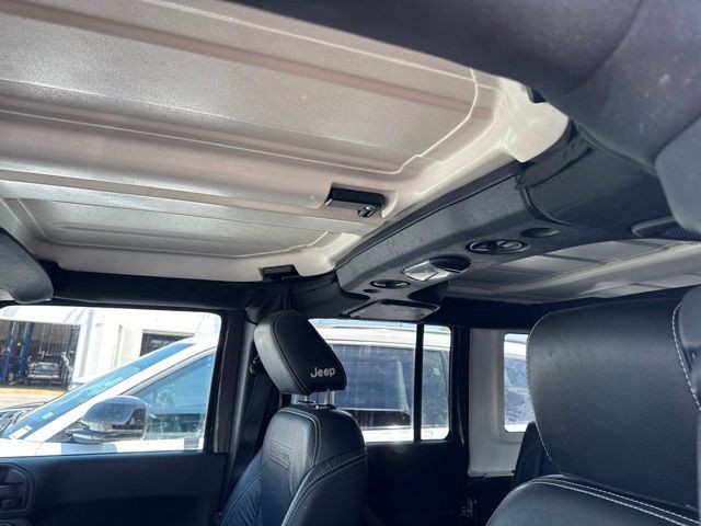 Jeep Wrangler Unlimited Vehicle Full-screen Gallery Image 15