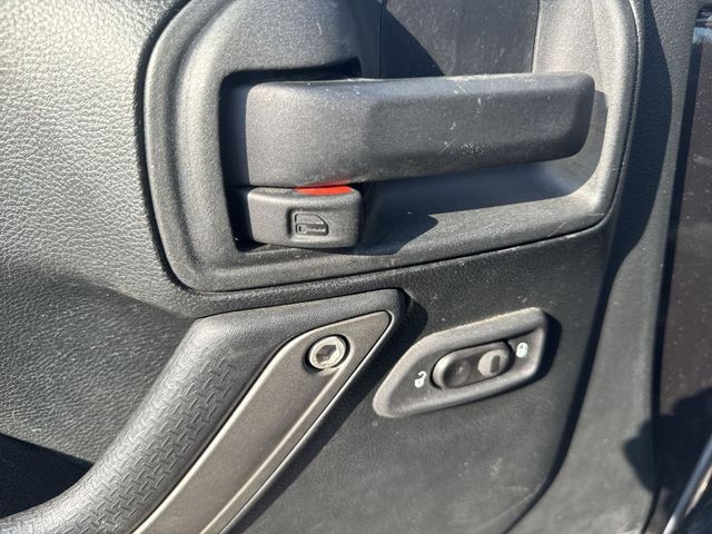 Jeep Wrangler Unlimited Vehicle Full-screen Gallery Image 24