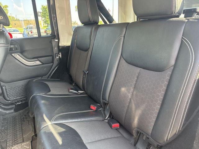 Jeep Wrangler Unlimited Vehicle Full-screen Gallery Image 25